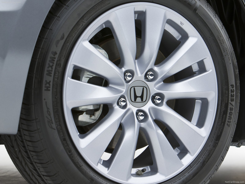 Illustration for article titled Pics Aplenty: Honda releases boatlode of Accord SE Sedan images